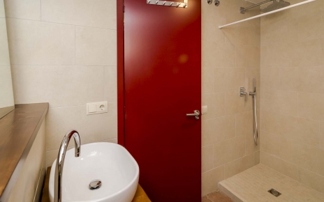 Todos los baños tienen duchas